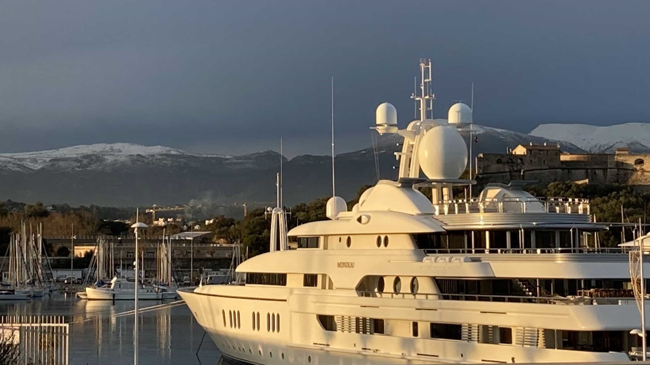 Yacht au port 169